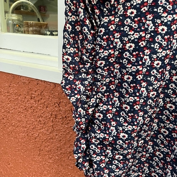 Alisha and Chloe Women’s Navy Floral Plus Size Blouse- Size 3XL - Picture 2 of 5